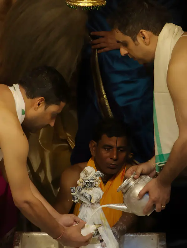 Milk Abhishek Service